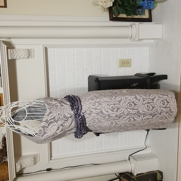 Flattering Suzi Chin for Maggy Boutique Dress - Picture 4 of 10